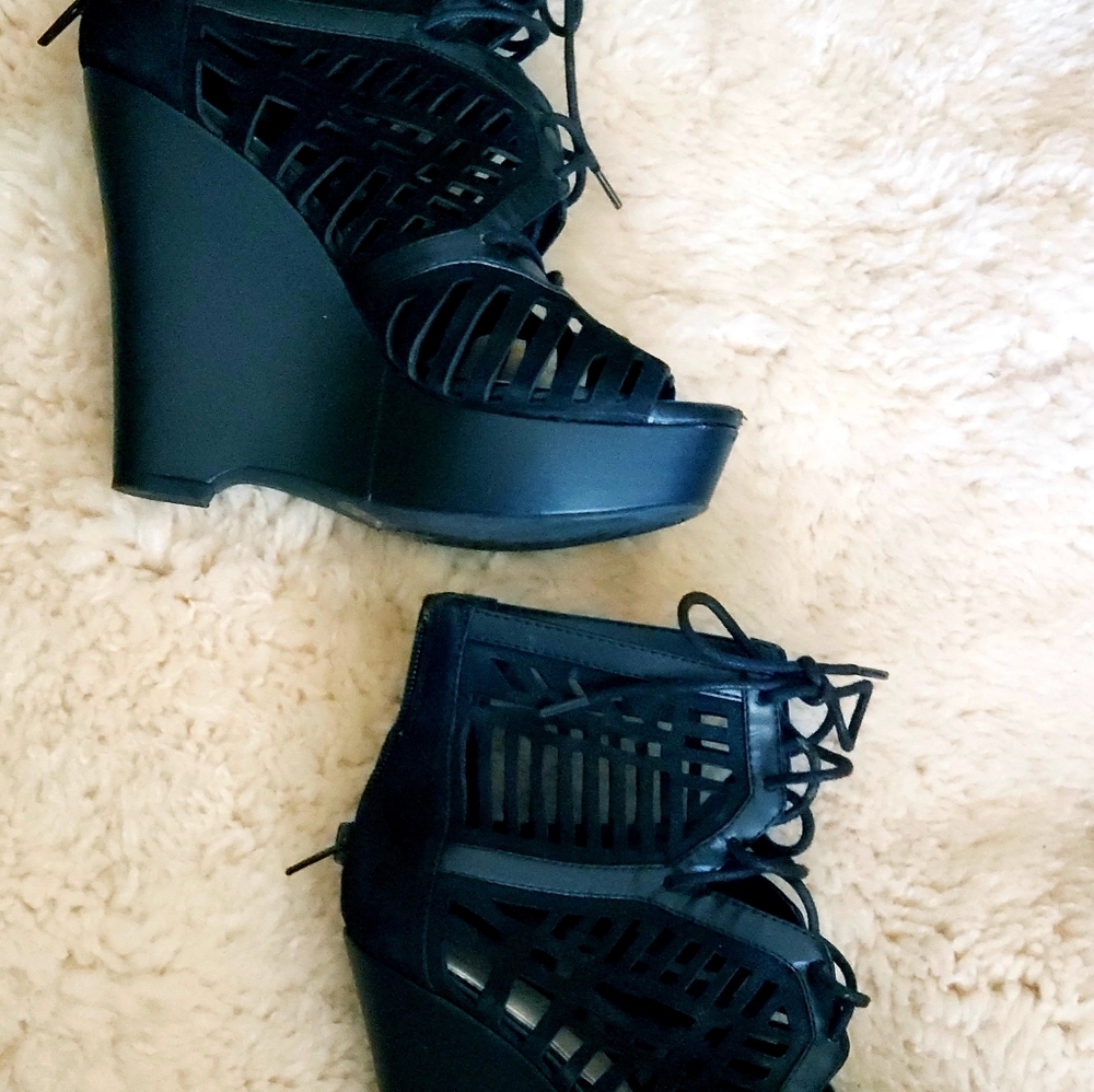 Gianni Bini Black wedge lace up platform